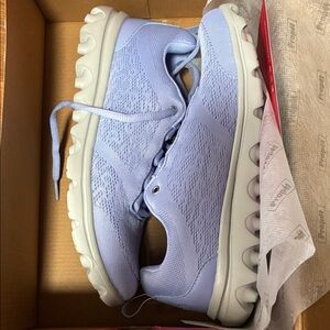 NIB Propet Travelactive lace up lavender sneaker size 7.5 narrow